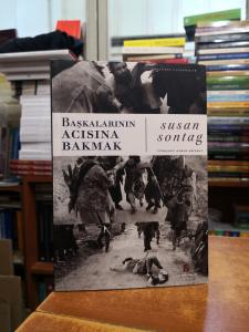 Başkalarının Acısına Bakmak